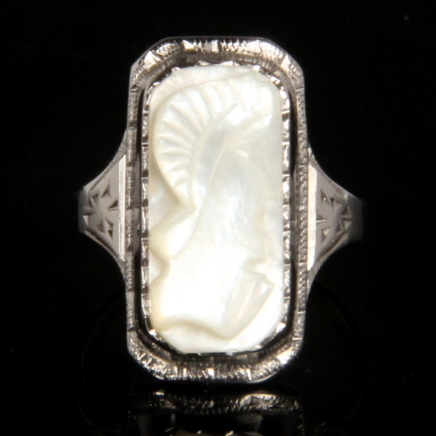 14K White Gold Mother of Pearl Ring