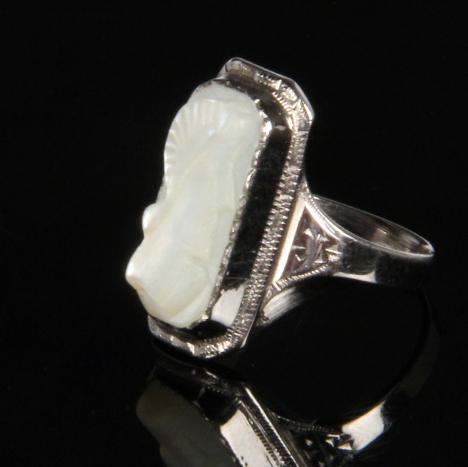 14K White Gold Mother of Pearl Ring