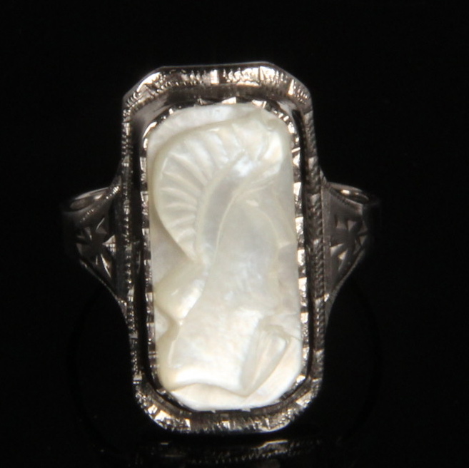 14K White Gold Mother of Pearl Ring