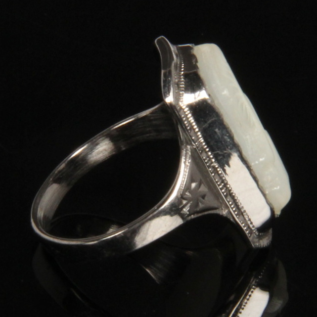 14K White Gold Mother of Pearl Ring