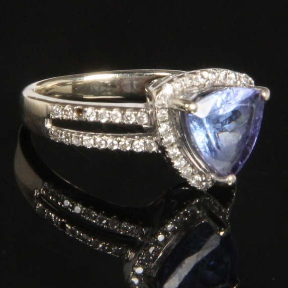 14K White Gold 0.50 CTW Diamond and Tanzanite Ring