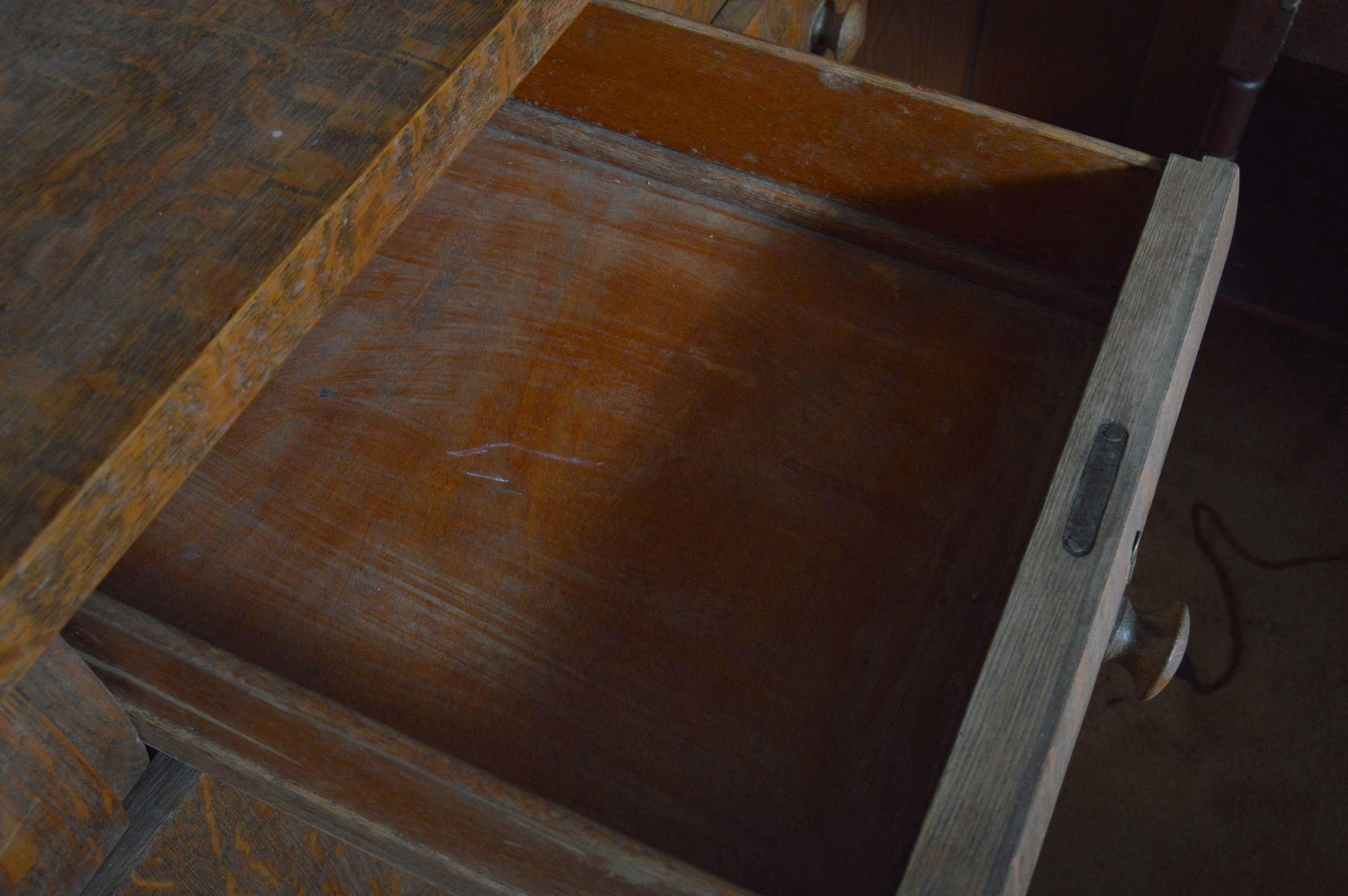 Quartersawn Oak Veneer Chest of Drawers