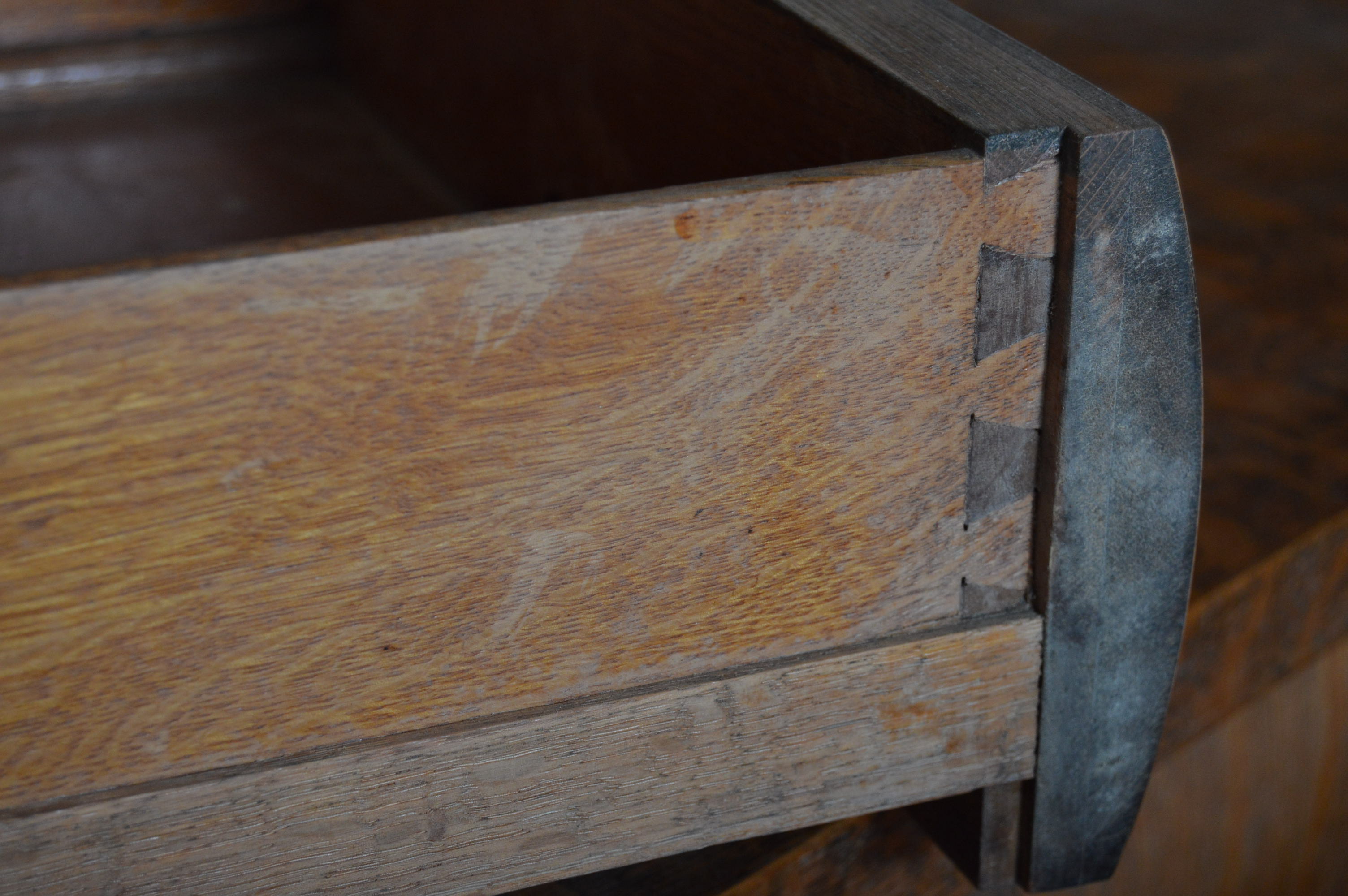 Quartersawn Oak Veneer Chest of Drawers