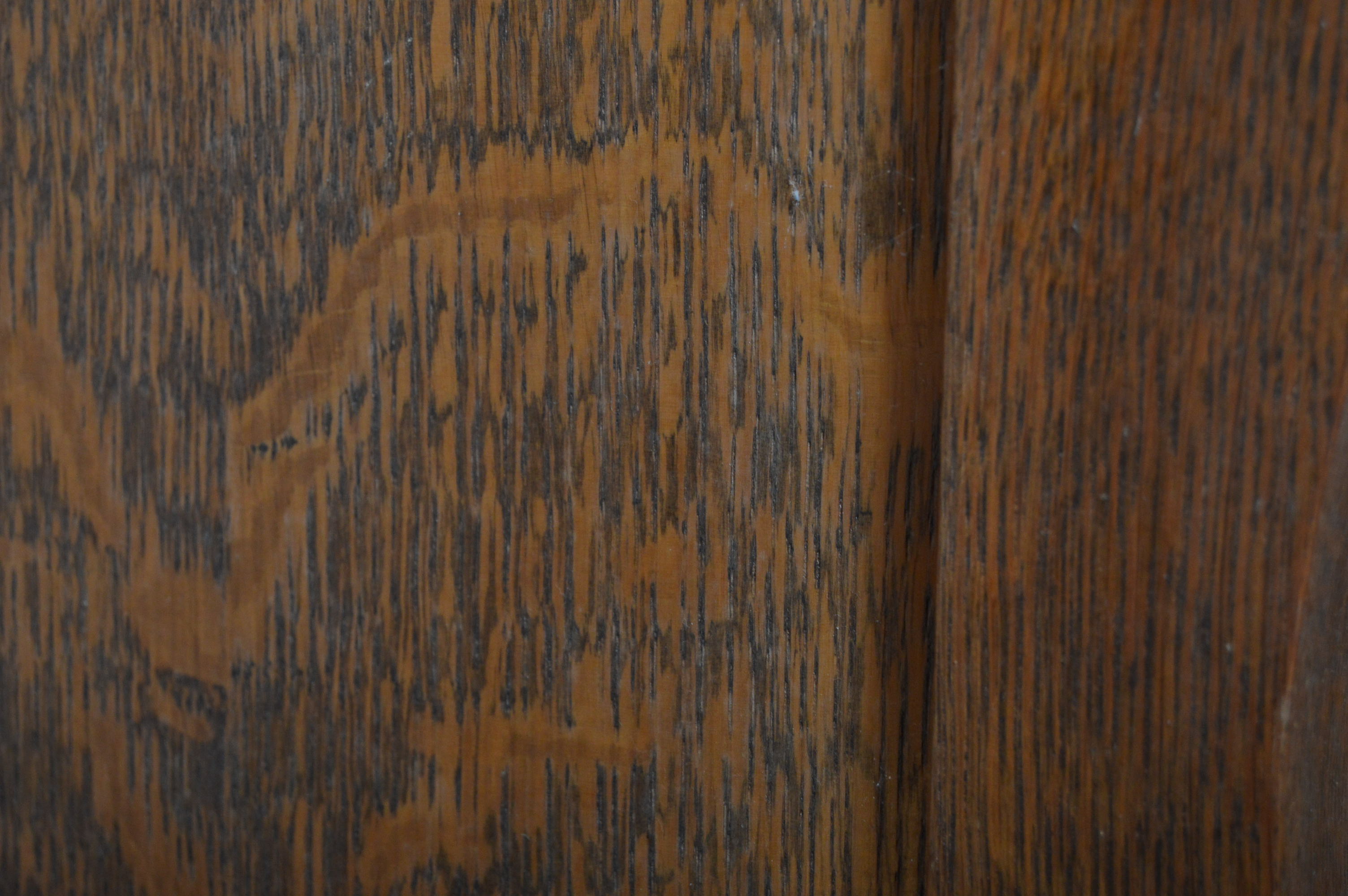 Quartersawn Oak Veneer Chest of Drawers