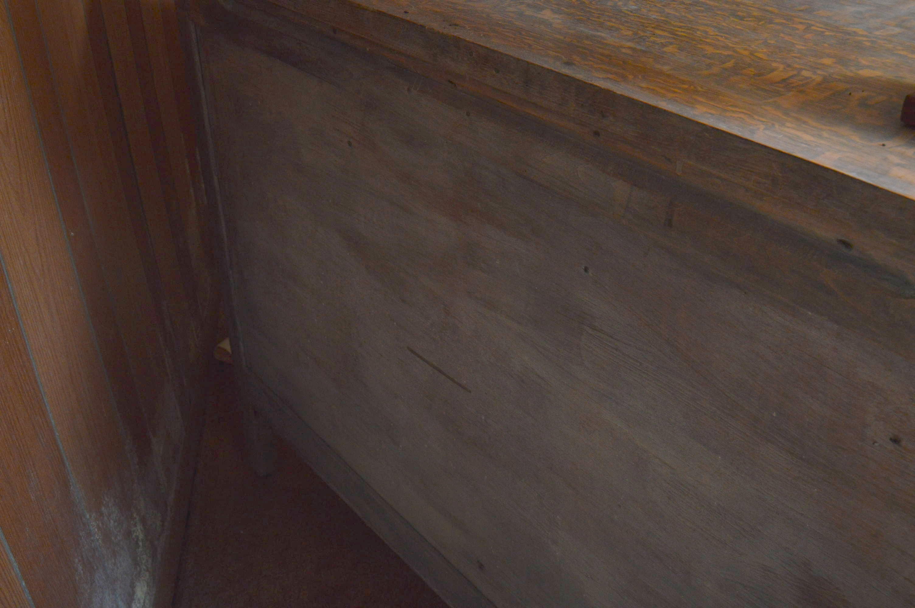 Quartersawn Oak Veneer Chest of Drawers