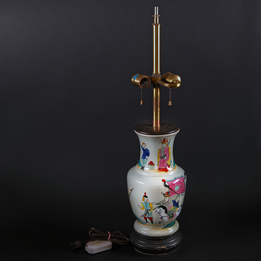 Ceramic Chinese Motif Table Lamp