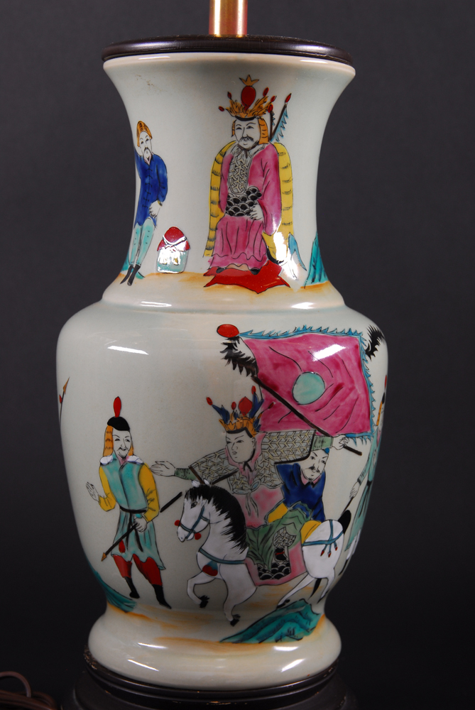 Ceramic Chinese Motif Table Lamp