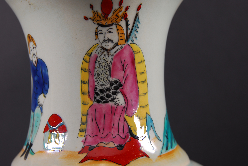 Ceramic Chinese Motif Table Lamp