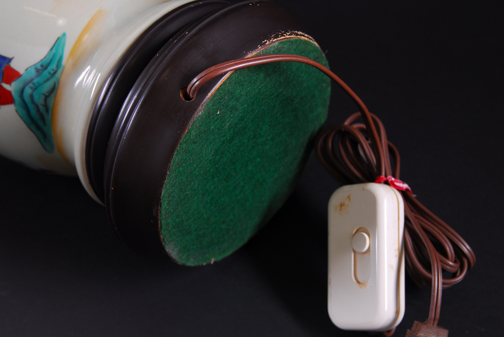 Ceramic Chinese Motif Table Lamp