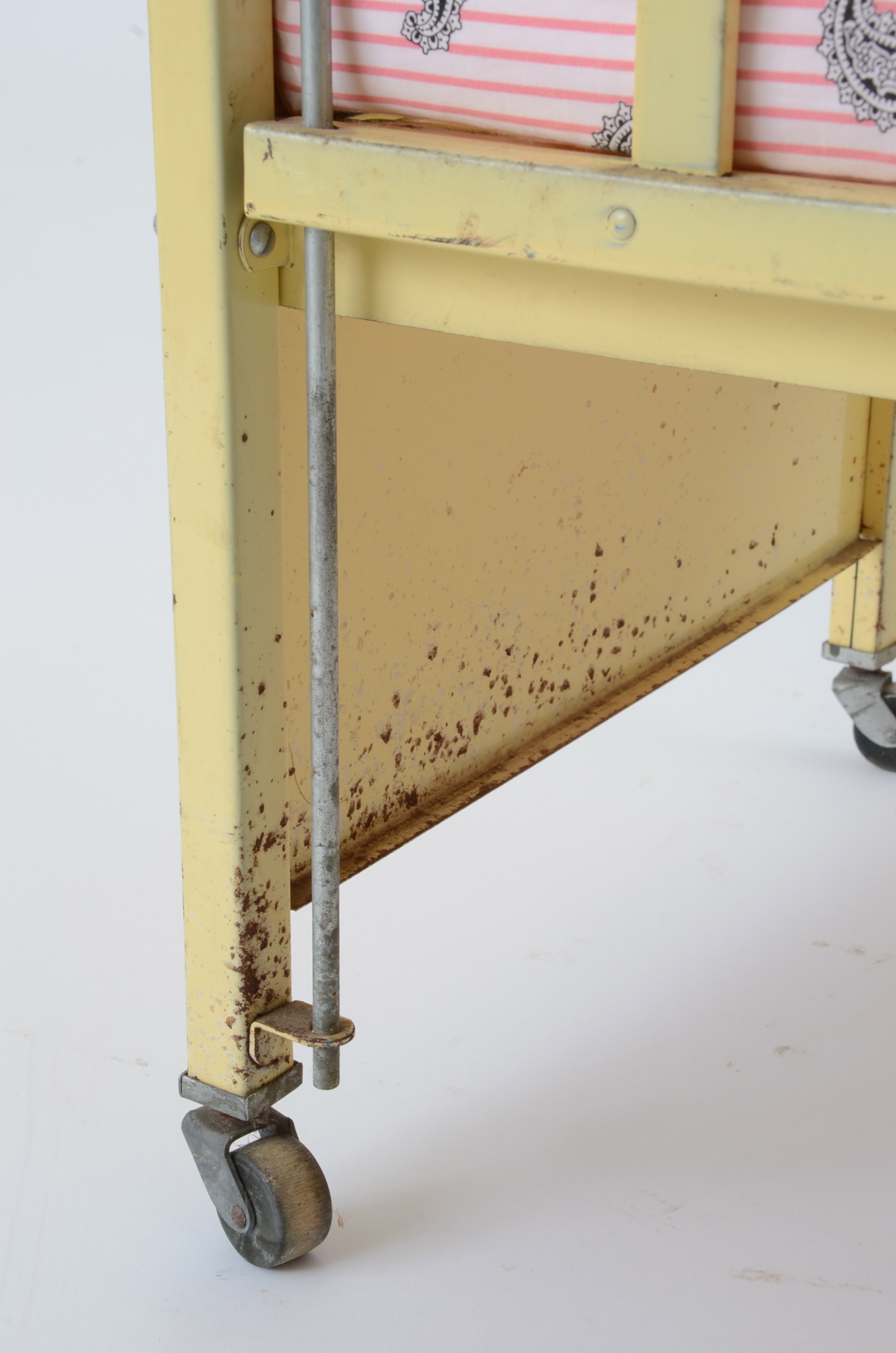 Vintage "Doll-E-Crib" by Amsco