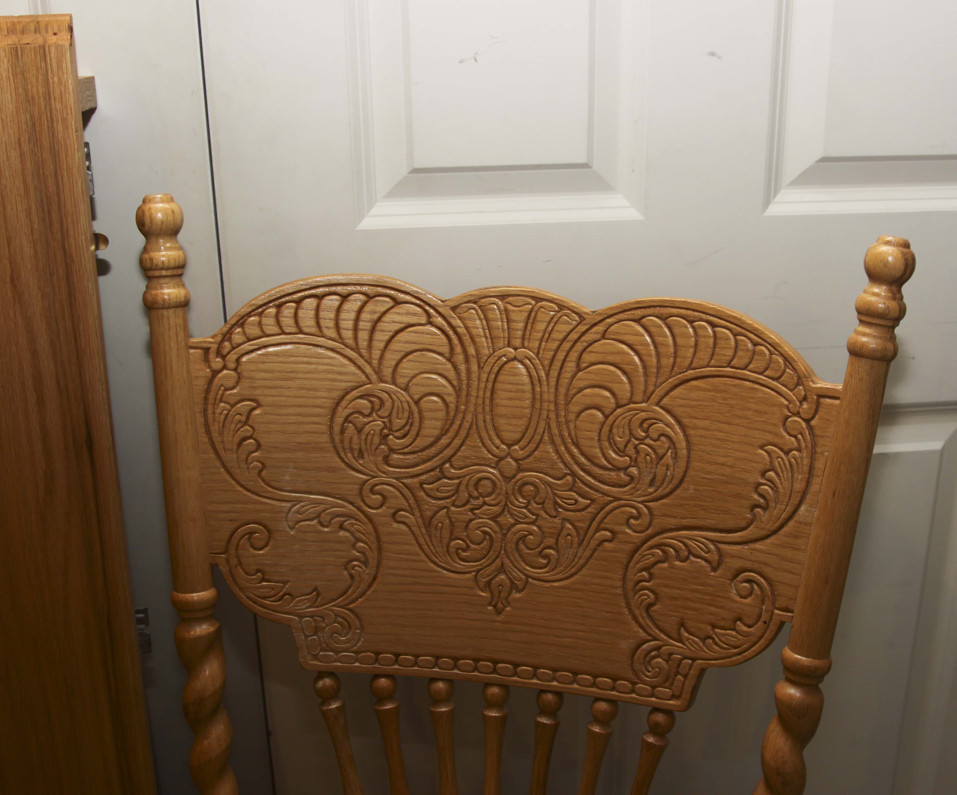 Oak Pedestal Dining Table and Six Chairs