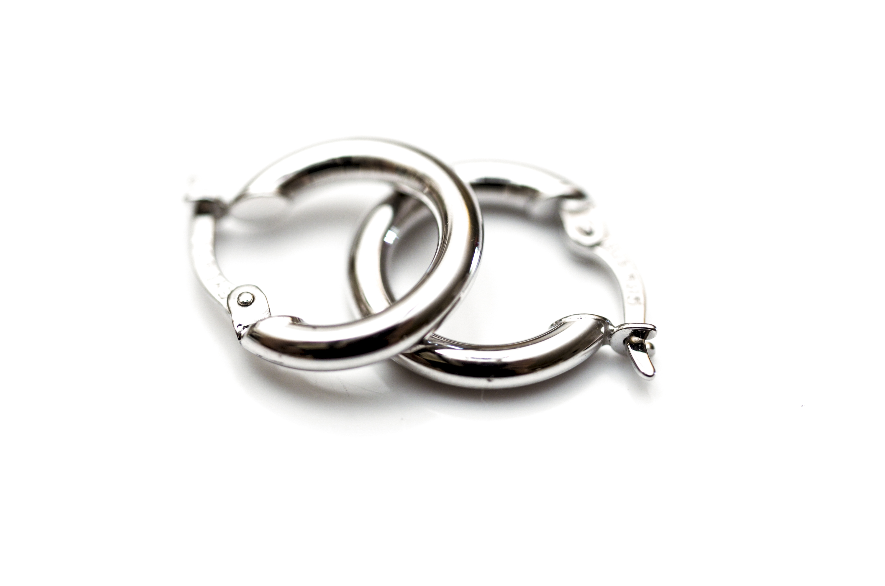 14K White Gold Small Hoop Earrings