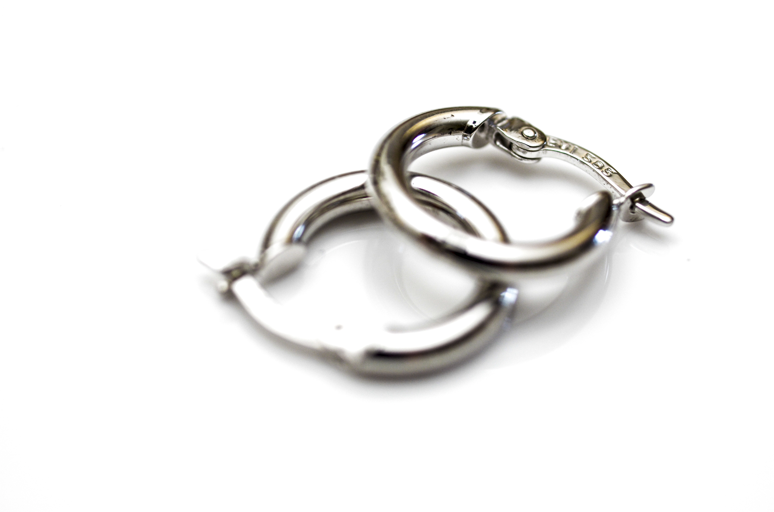 14K White Gold Small Hoop Earrings