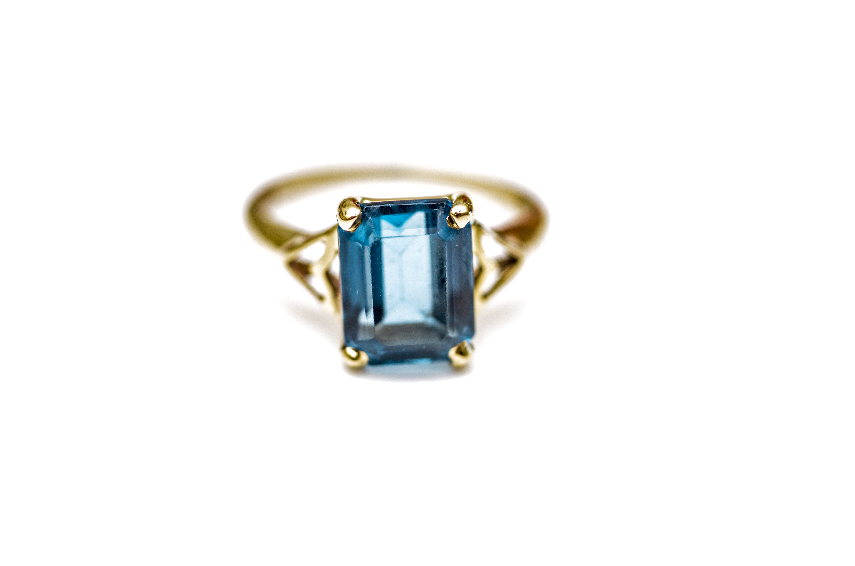 10K Yellow Gold and Blue Topaz Ring