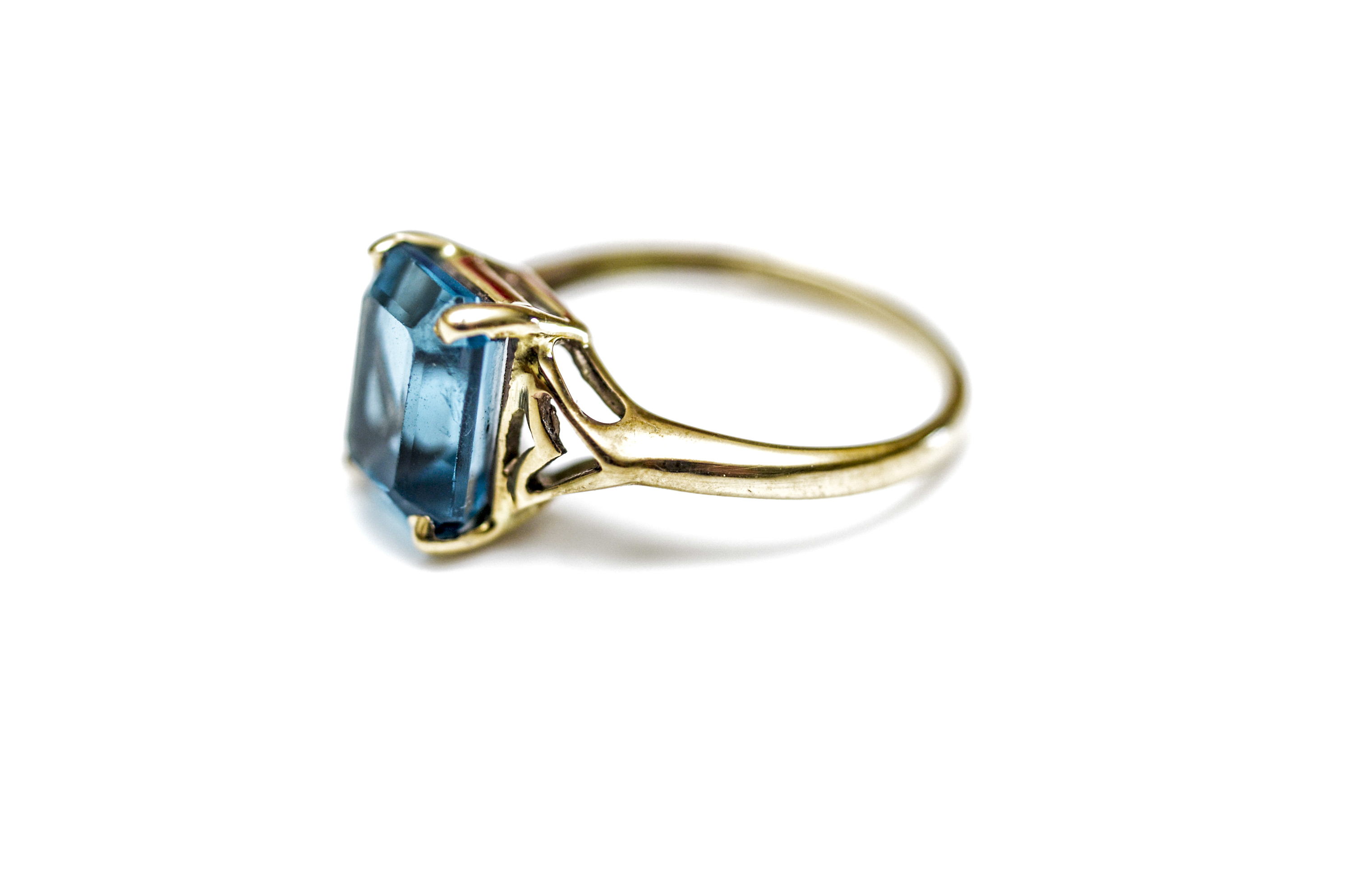 10K Yellow Gold and Blue Topaz Ring