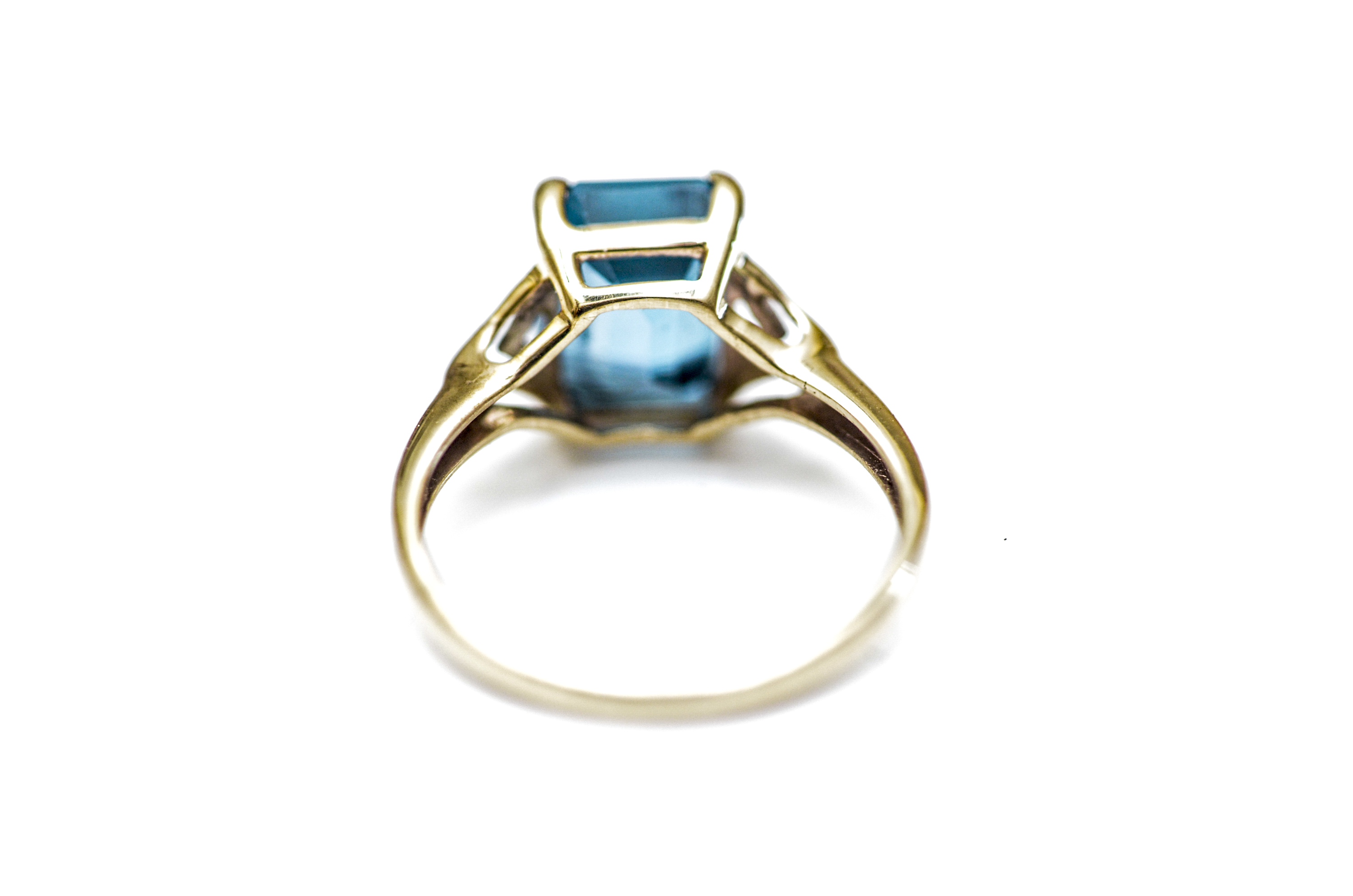 10K Yellow Gold and Blue Topaz Ring