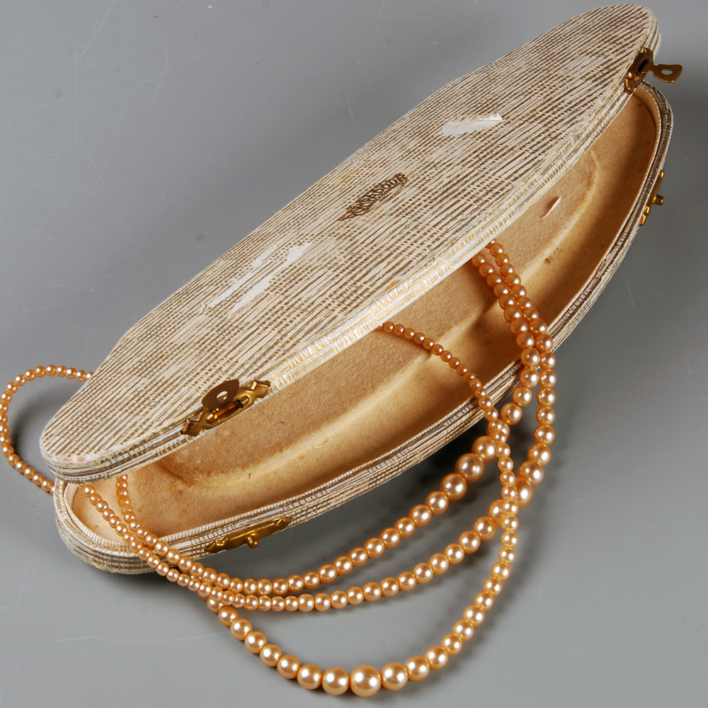 Pompadour Faux Pearl Necklace