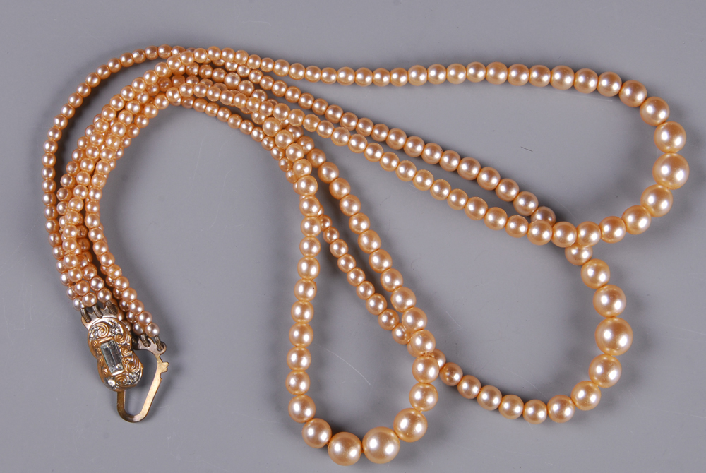 Pompadour Faux Pearl Necklace