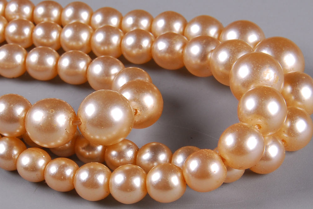 Pompadour Faux Pearl Necklace