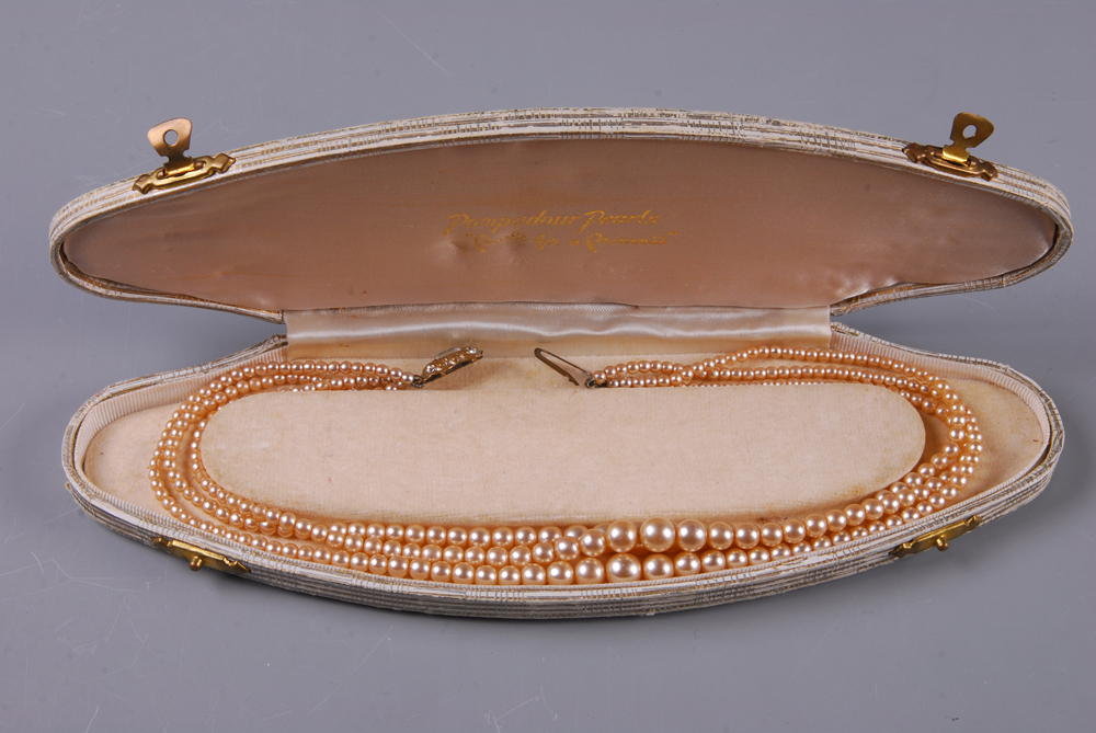 Pompadour Faux Pearl Necklace