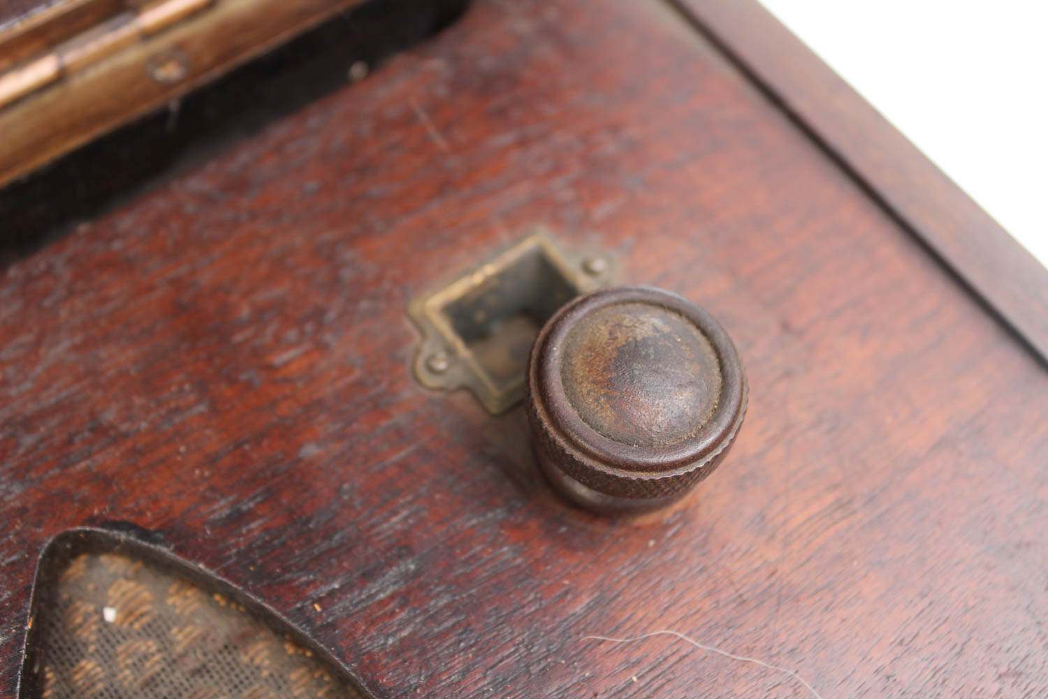Antique American Bosch Treasure Chest Tube Radio