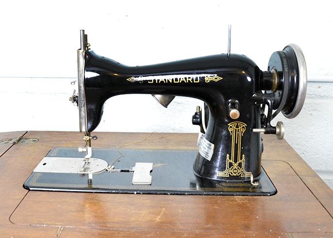 1950s Singer Electric Sewing Machine Model 66–16