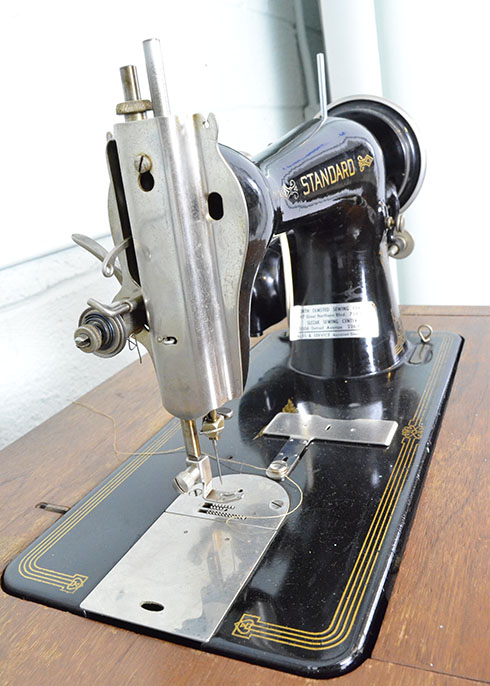 1950s Singer Electric Sewing Machine Model 66–16