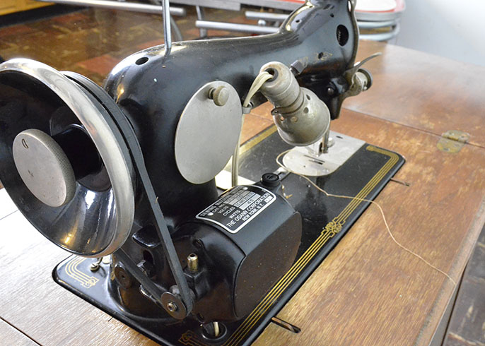 1950s Singer Electric Sewing Machine Model 66–16