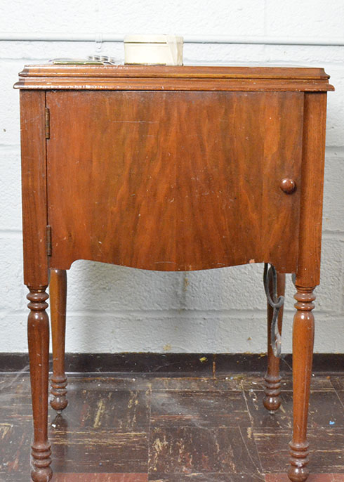 1950s Singer Electric Sewing Machine Model 66–16