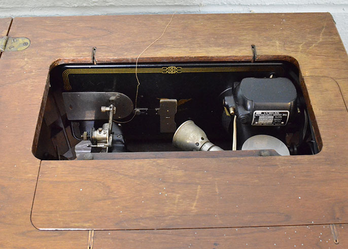 1950s Singer Electric Sewing Machine Model 66–16