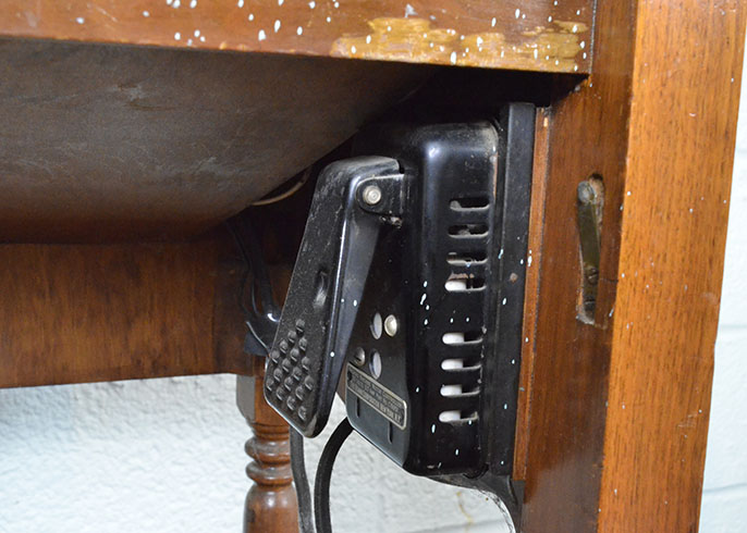 1950s Singer Electric Sewing Machine Model 66–16