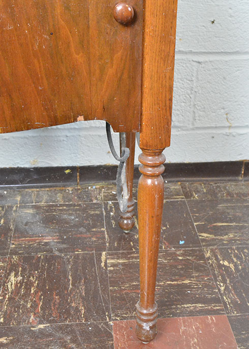 1950s Singer Electric Sewing Machine Model 66–16