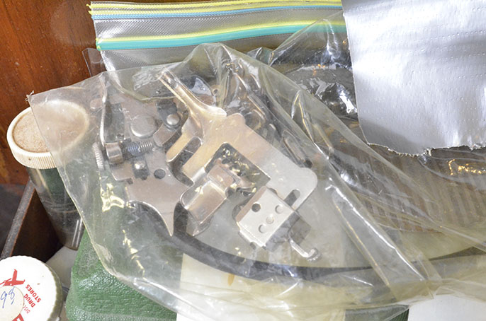 1950s Singer Electric Sewing Machine Model 66–16