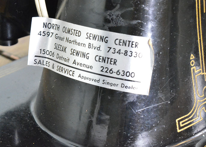 1950s Singer Electric Sewing Machine Model 66–16