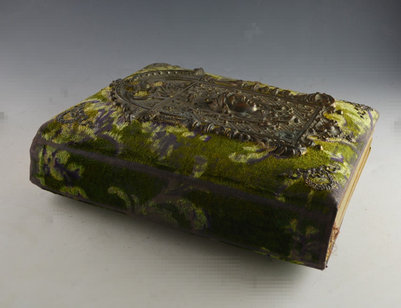 Antique Photograph Album With Many Portraits and Old Photoss