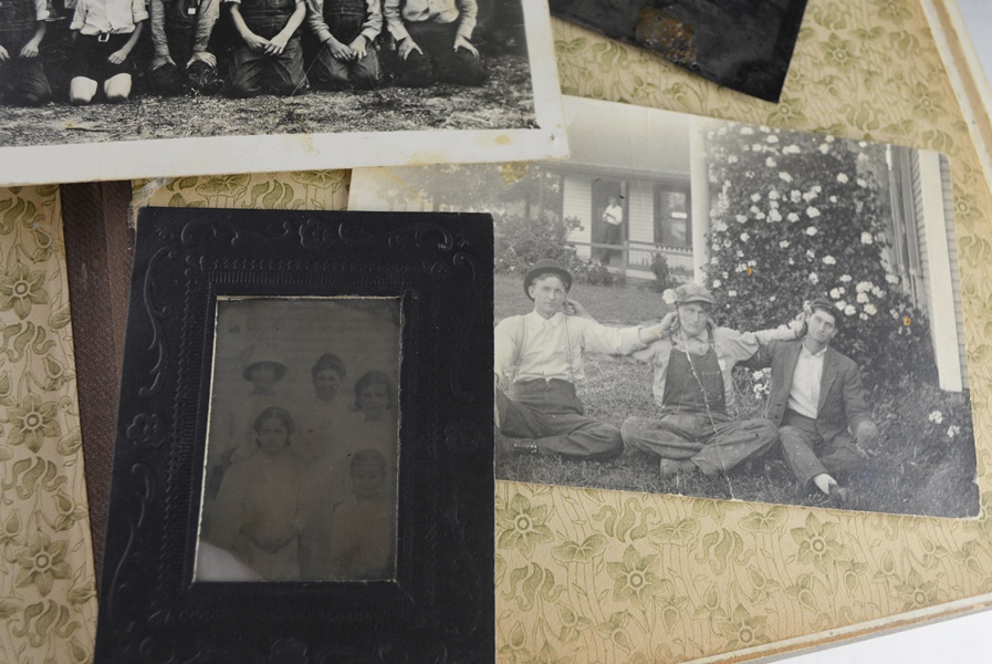 Antique Photograph Album With Many Portraits and Old Photoss