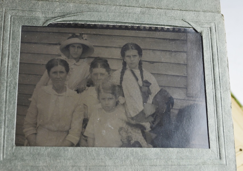 Antique Photograph Album With Many Portraits and Old Photoss