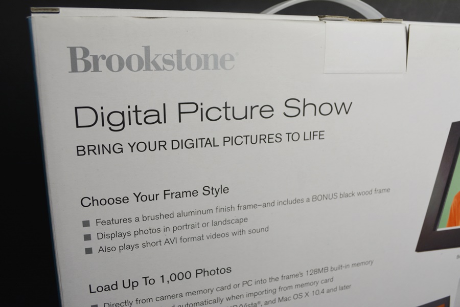 New Brookstone Digital Picture Show 10" Frame
