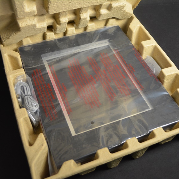 New Brookstone Digital Picture Show 10" Frame