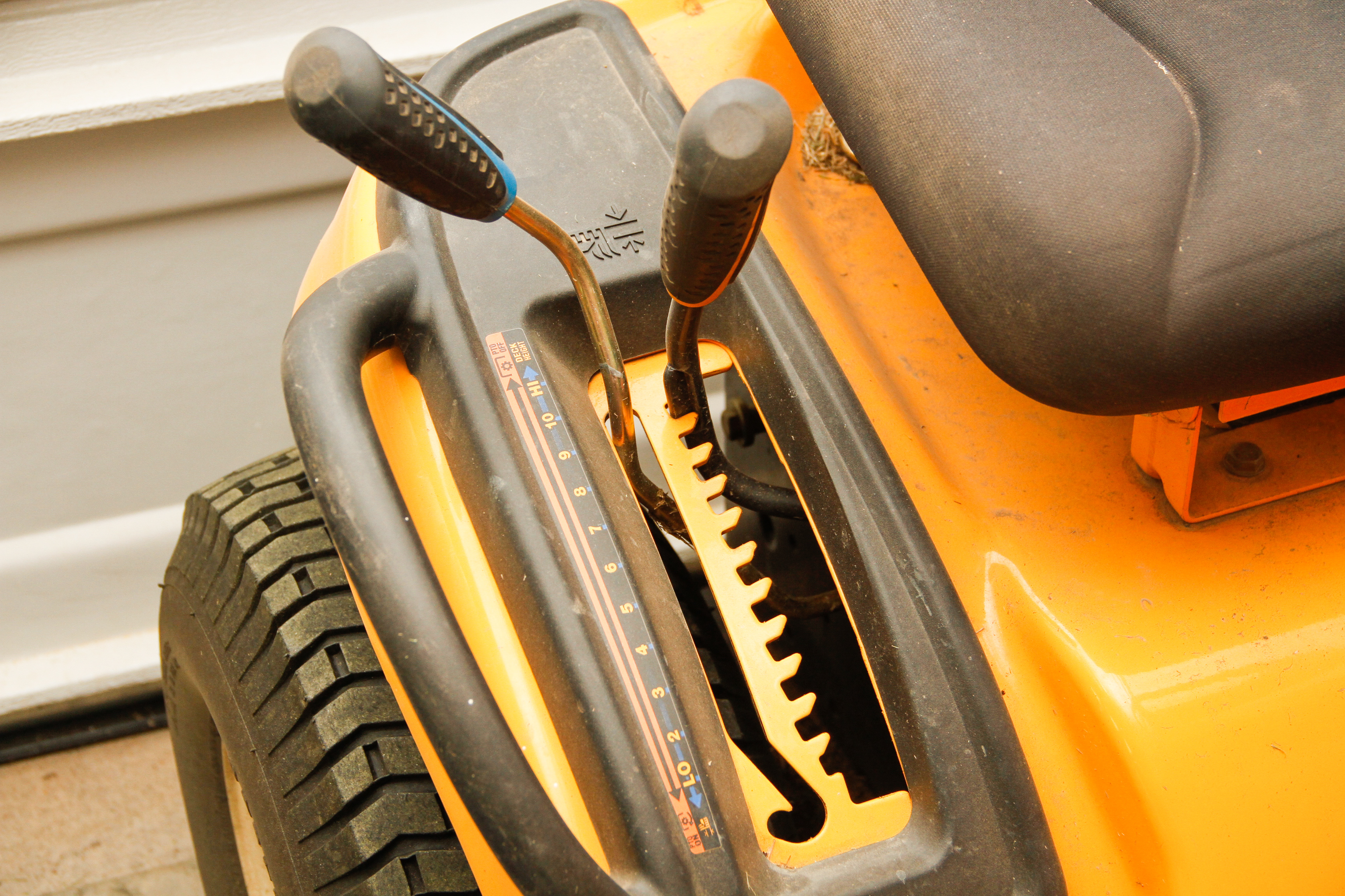 Cub Cadet LTX 1040 Riding Mower