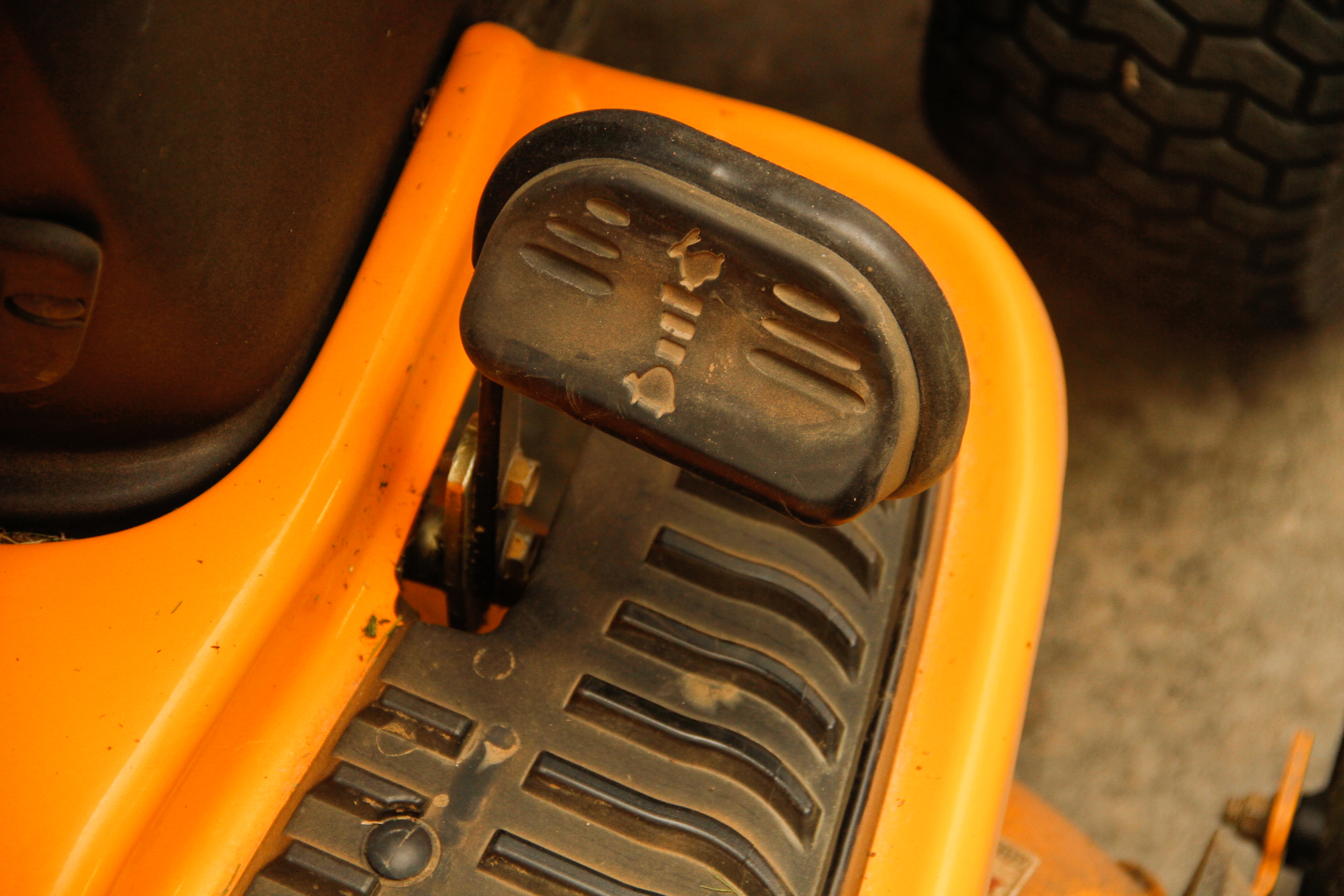 Cub Cadet LTX 1040 Riding Mower