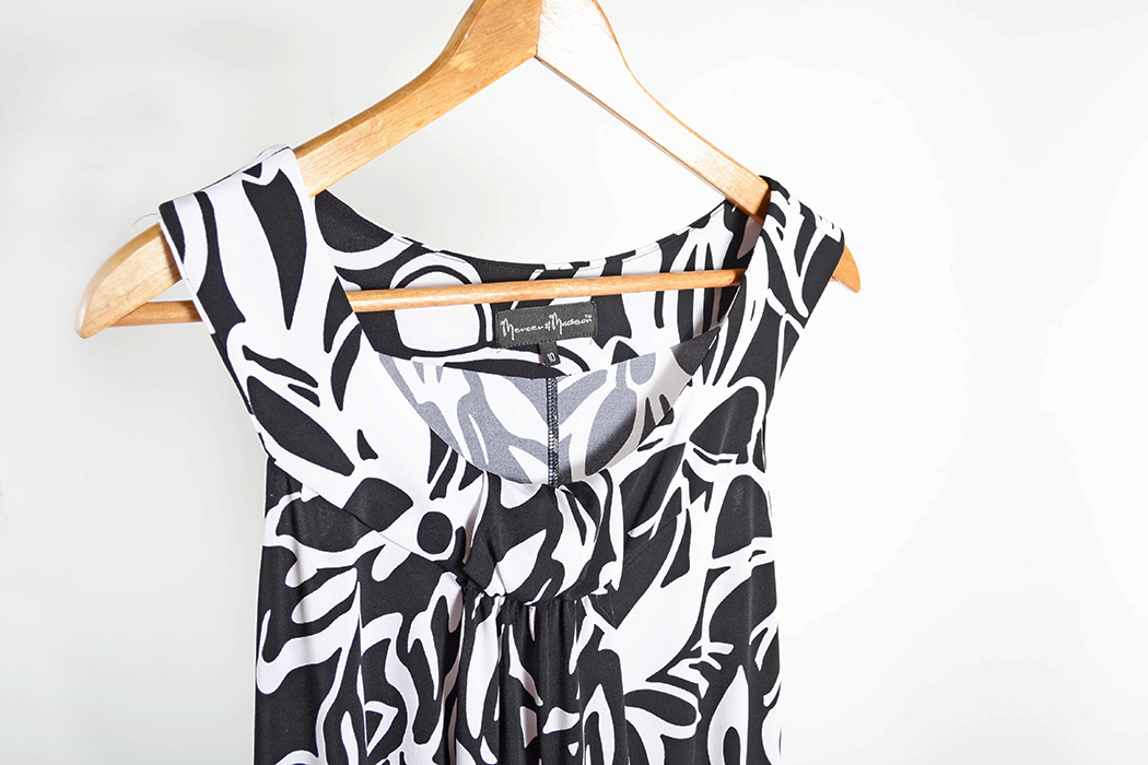 Womens Sleeveless Attire Size 10-12