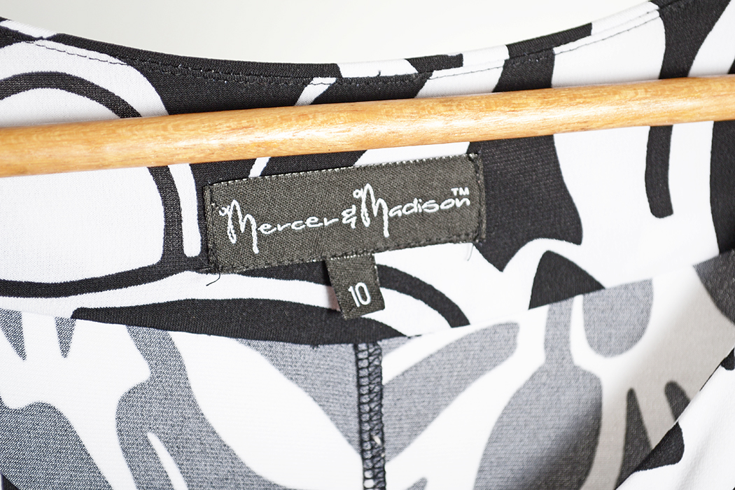 Womens Sleeveless Attire Size 10-12