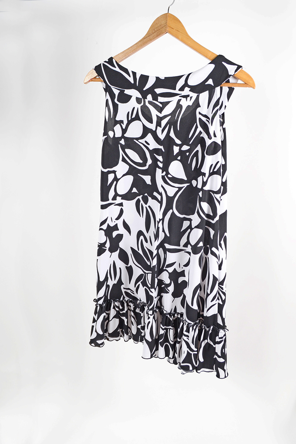 Womens Sleeveless Attire Size 10-12