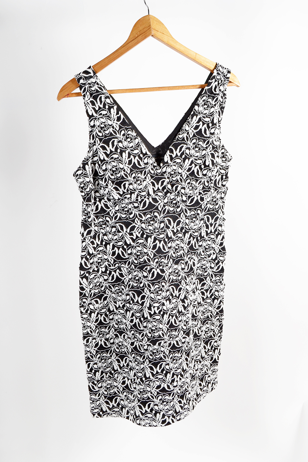 Womens Sleeveless Attire Size 10-12