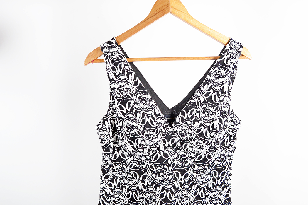 Womens Sleeveless Attire Size 10-12