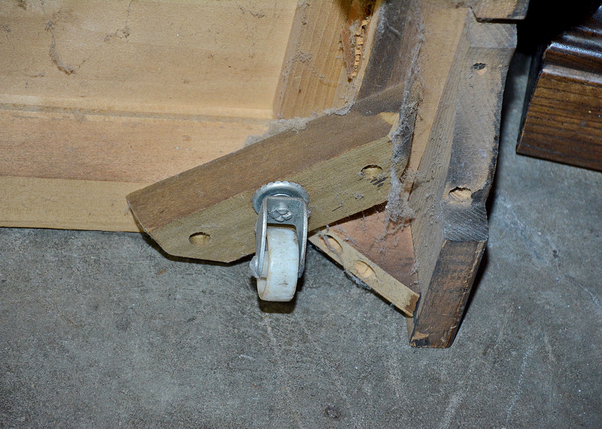 Mid 20th Century Traditional Night Stand by American Drew