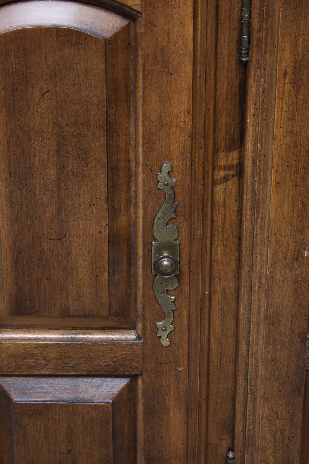 Ethan Allen Buffet Hutch with Drawers