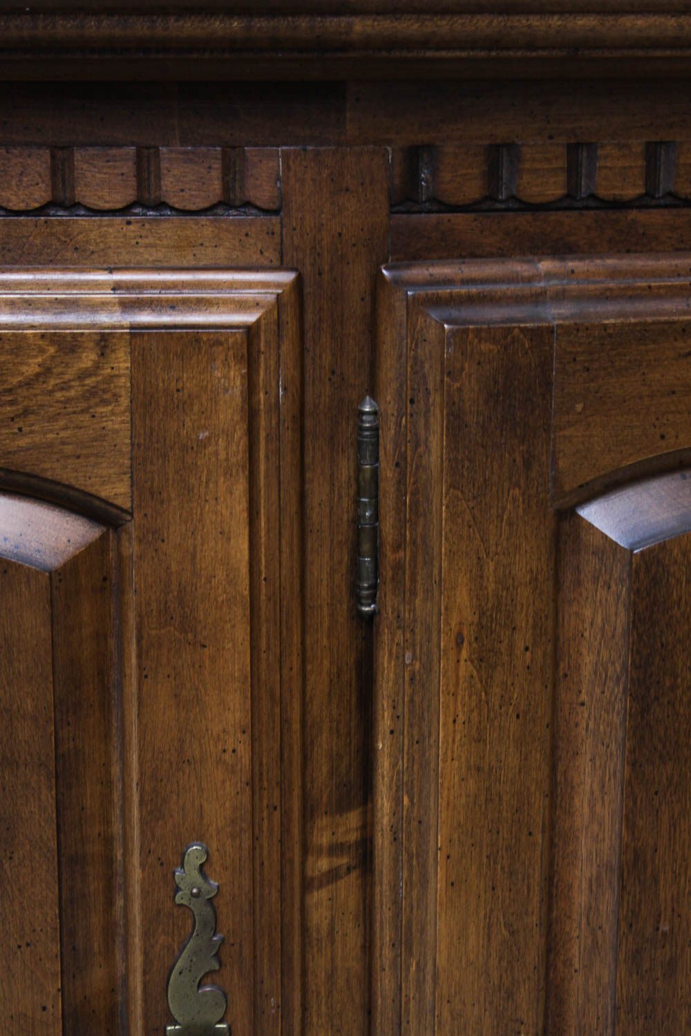 Ethan Allen Buffet Hutch with Drawers