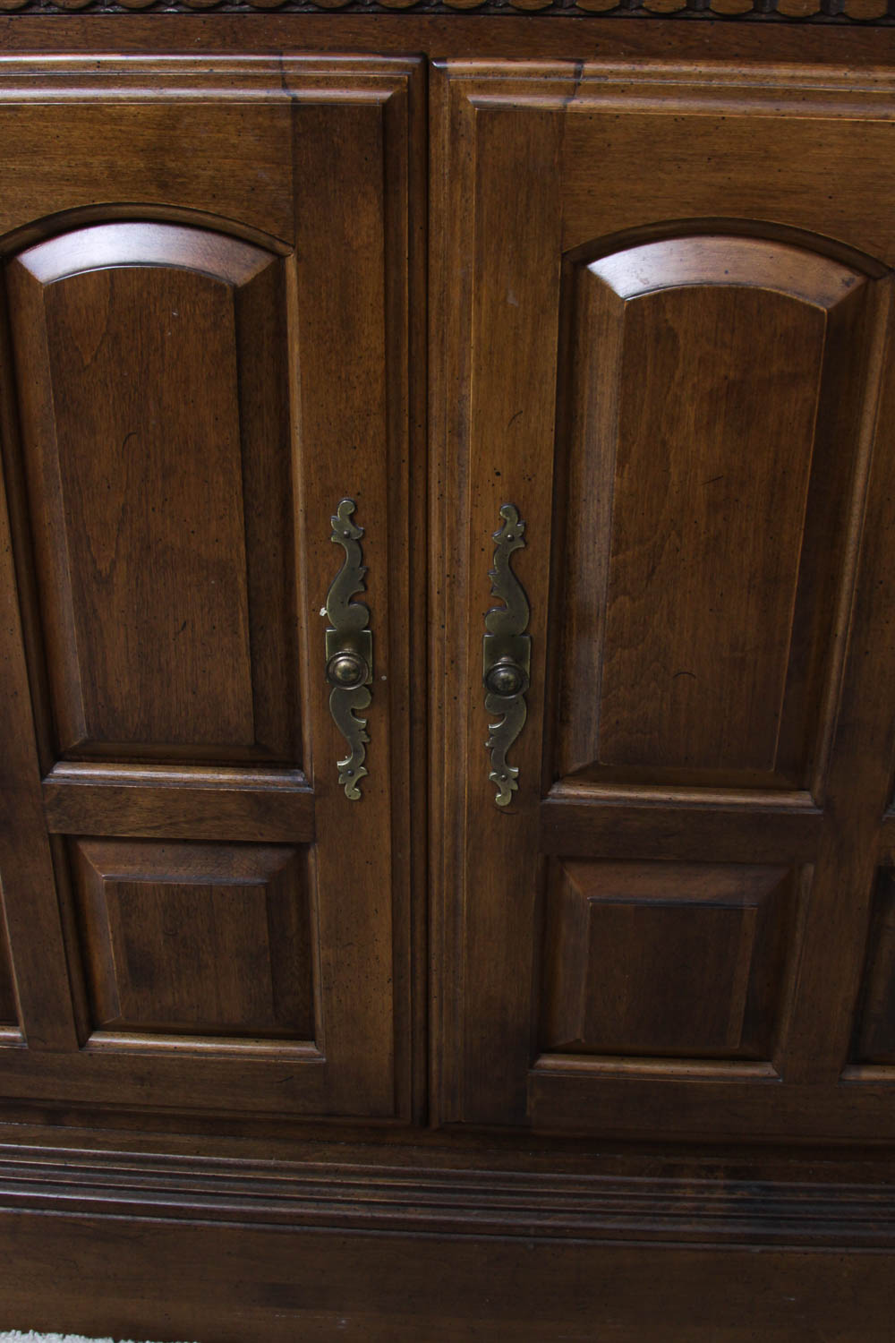 Ethan Allen Buffet Hutch with Drawers